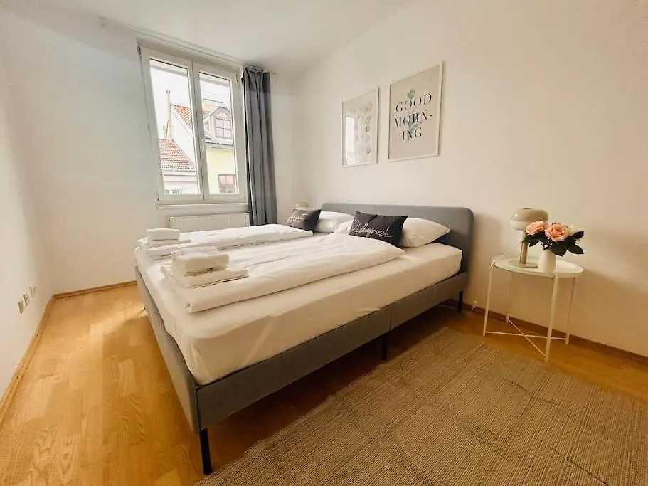 Beautiful Apartment With Balcony Vienna