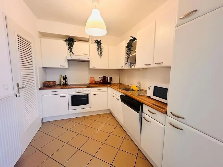 Beautiful Apartment With Balcony Vienna
