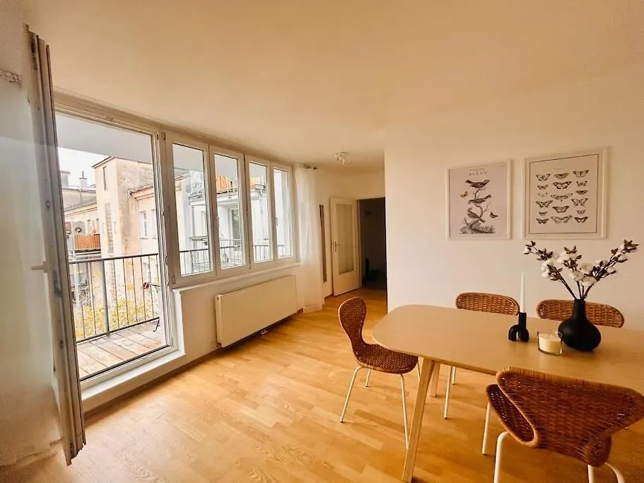 Beautiful Apartment With Balcony Vienna