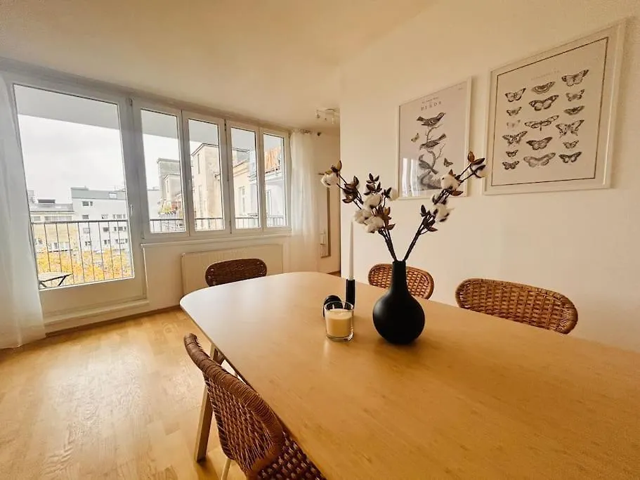 Beautiful Apartment With Balcony Vienna